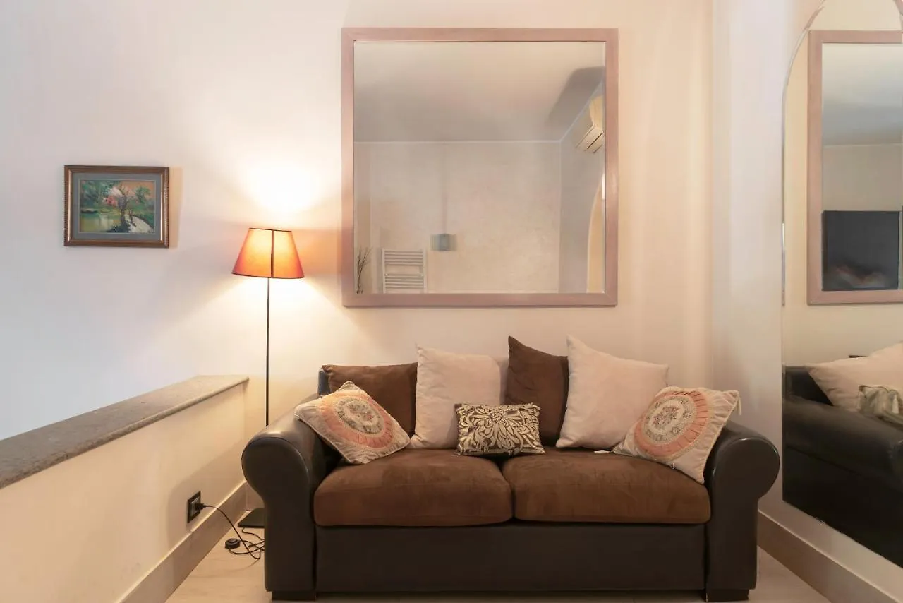 Tiberina Apartments - Rome Trastevere 0*,
